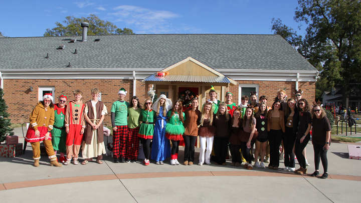 Logo for 11th Grade Girls (Class of 2027)