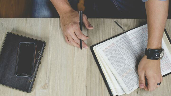 Logo for Round Table Fellowship