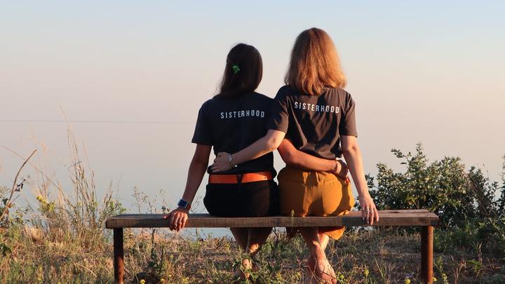 Logo for Monday Night Sisters