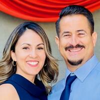 Logo for Beto y Brenda Muñoz (Lunes, 7:00PM). En Cosecha.