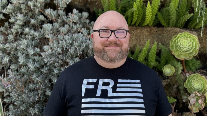 Logo for LAUNDRY LOVE: VANOWEN & DE SOTO - Larry