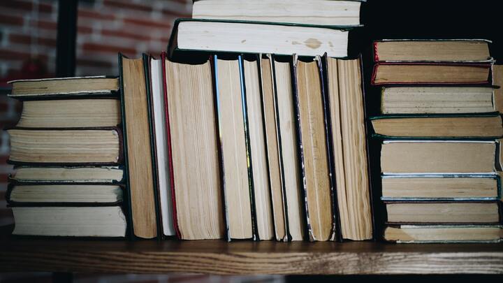 Logo for Dusty Tomes Book Group