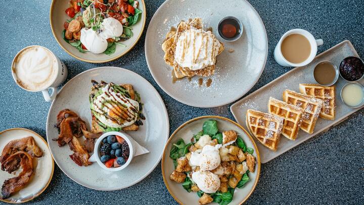 Logo for Brunchin' Book Club