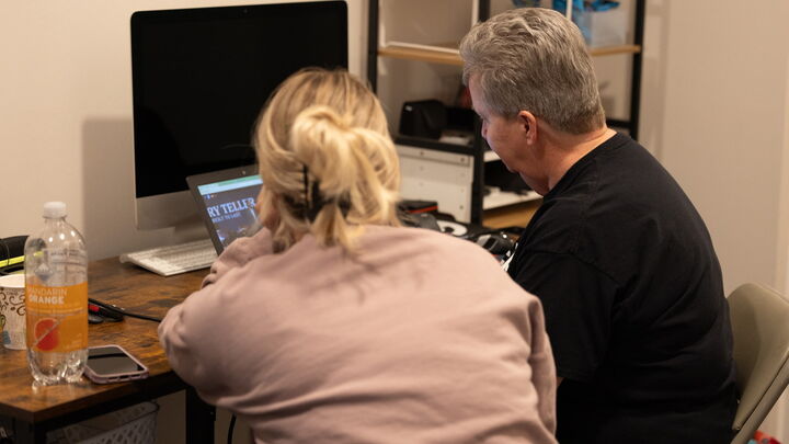 Logo for Live Stream Chat Host