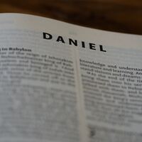 Logo for Miércoles en familia- Libro de Daniel