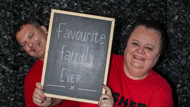 Logo for Greg & Lyndee (BIRDSWOOD)