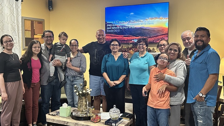 Logo for Español Grupo Pequeño - Oswego - Lopez