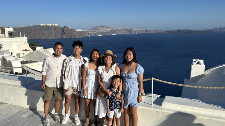 Logo for Mom's Home Group