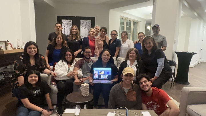 Logo for La Iglesia que Ora