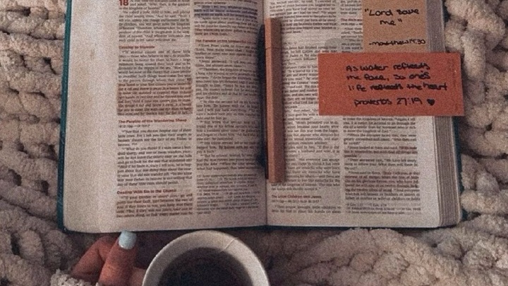 Logo for Risen Motherhood 2025