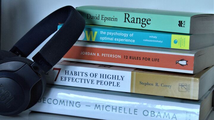 Logo for Visionaries Hub