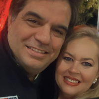 Logo for UNSHAKABLE: (in Portuguese)