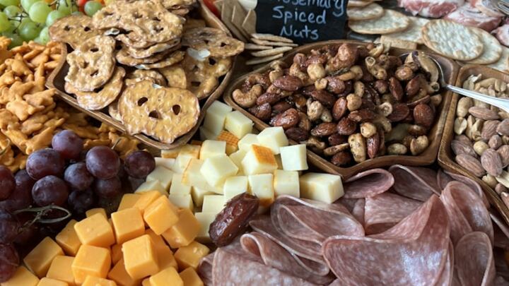 Logo for Woman Things