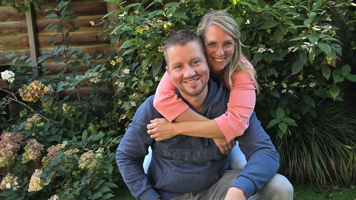 Logo for Forever Young 18-25 | Menno & Alice Borren