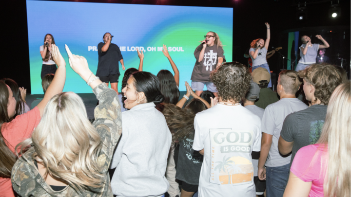 Logo for SUNDAY KICKBACKS