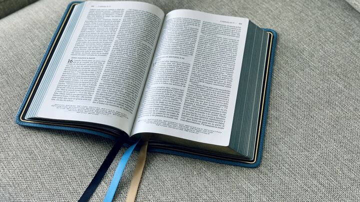 Logo for Bilingual Wednesday Evening Group