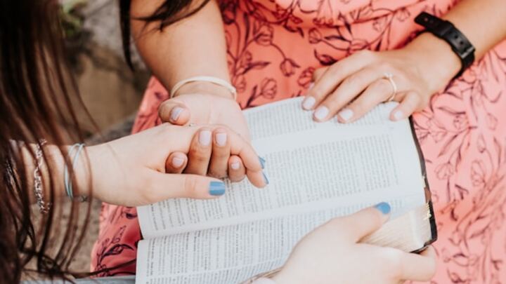 Logo for Middle School Girls Sunday School l Hayley Arthur