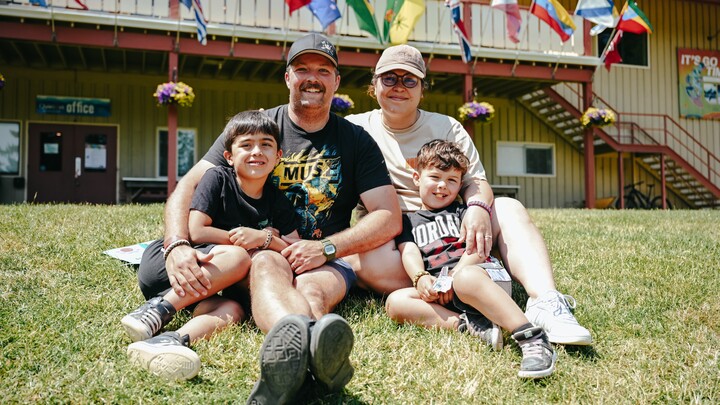 Logo for Stephen + Amanda's Family Group