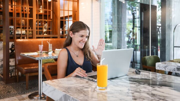 Logo for 3.0 En Linea | Mujeres | Entre Hermanas | Karina Samaniego | Miércoles