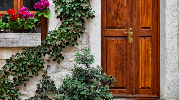 Logo for Thurs | 6PM | Robinson Ranch