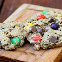 Logo for JR Uth Snacks