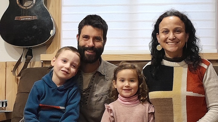 Logo for William & Eva Hughs :: Serving Ministries Of Christ