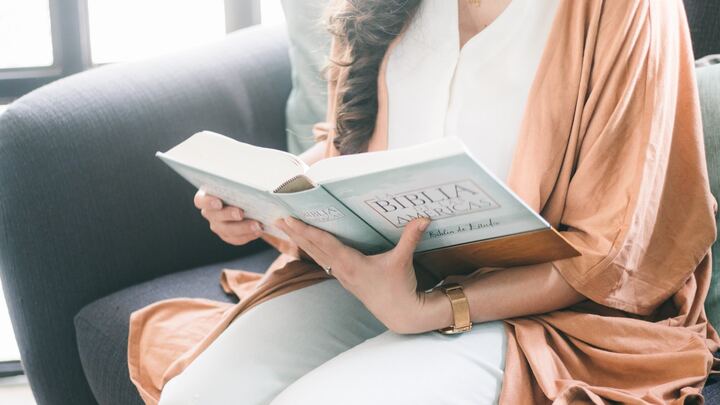 Logo for Estudio Biblico para mujeres "La doctrina de la Salvación"