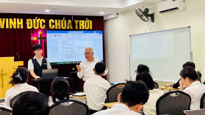 Logo for Training Leaders International | Hanoi Bible College - Vietnam