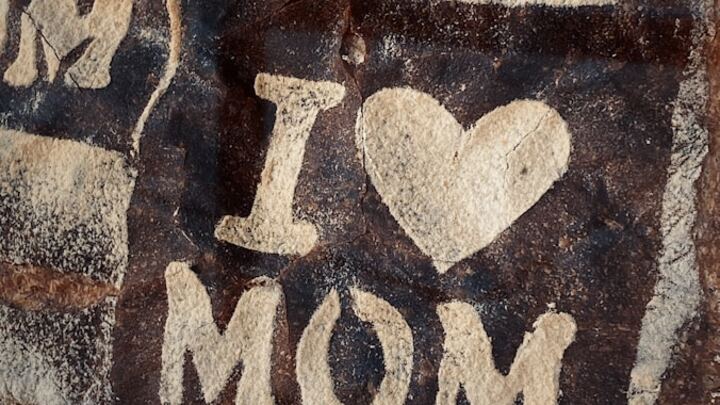 Logo for Moms' Night Out