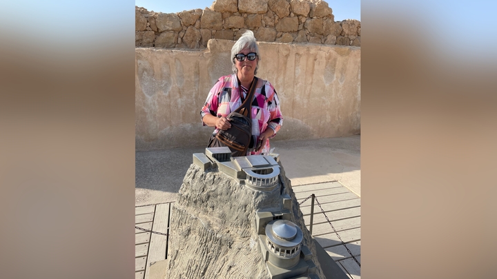 Logo for Julie Weidenaar