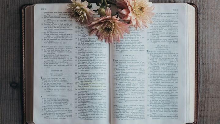 Logo for Women's Prayer Group (Wednesdays 6:30 pm)