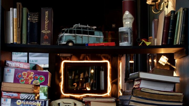 Logo for Sunday Night Hangout