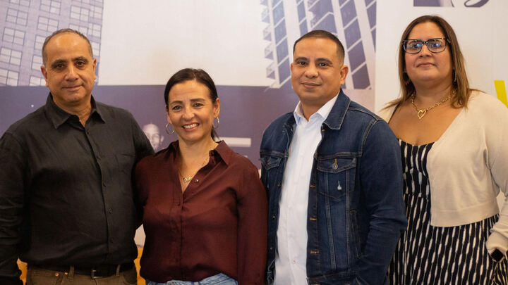 Logo for Co-ed: Lectura en Español: Vive más allá de tus sentimientos w/ Maria, Daniel, Yajaira & Reinaldo