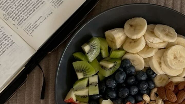 Logo for Snacks & Scripture