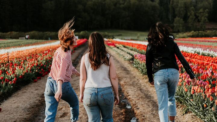 Logo for 2.0 En Persona | Mujeres | Caminar y Conectar | Pastora Holly Carrizales | Martes