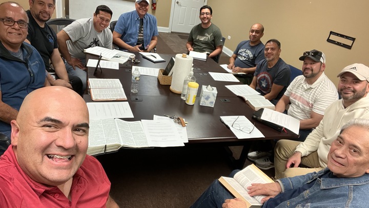 Logo for Español Grupo de Hombres de los Miércoles - En el Campus | 2025-2026