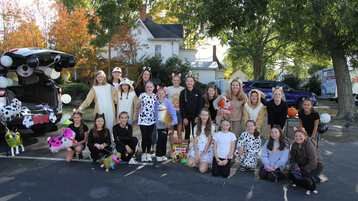 Logo for 6th Grade Girls (Class of 2032)