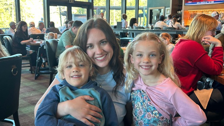 Logo for Morning Meet Up for Moms in the Park