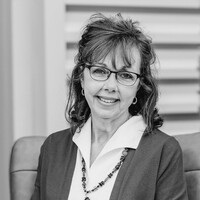 Logo for Discerning The Voice Of God by Priscilla Shirer