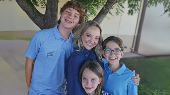 Logo for Lunch Break for Working Moms