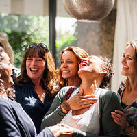 Logo for Grupo Pequeño para Mujeres con Gloria y Laly