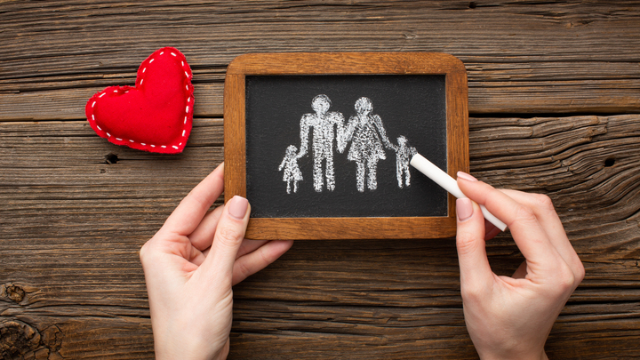 Logo for Strong Families / Familias Fuertes