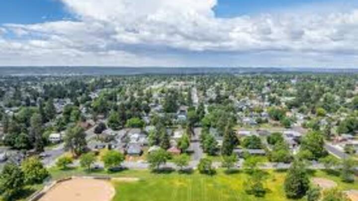 Logo for Five Mile - Dan and Ashley