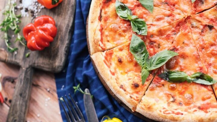 Logo for Pizza with Peter