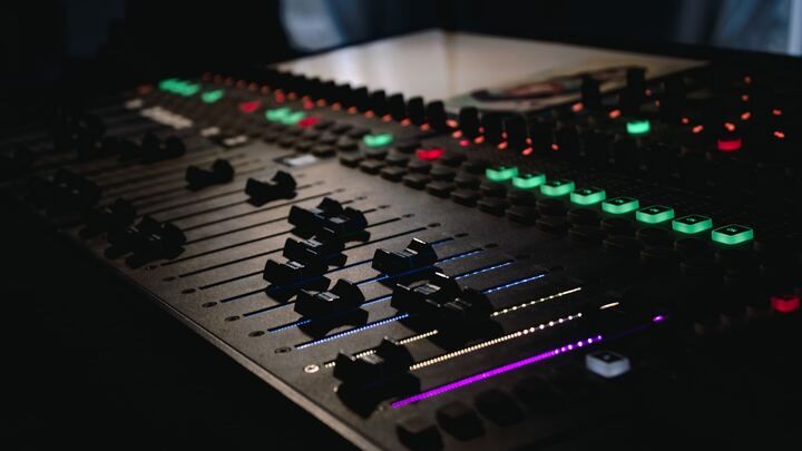 Logo for Sound Team