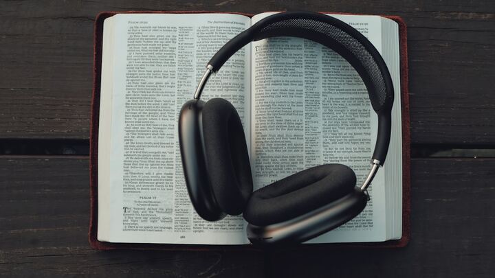 Logo for Hearing God's Voice - Prophetic Training