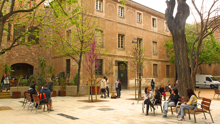Medium el raval barcelona old hospital de la santa creu