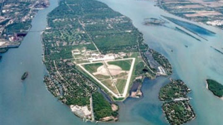 Medium aerial photo grosse ile